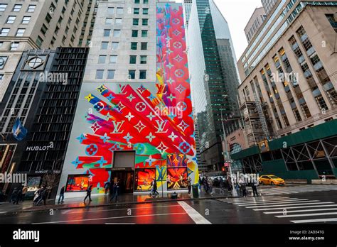 lv close time|Louis Vuitton New York 5th Avenue .